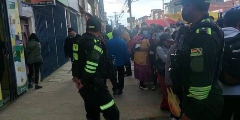 Entre ellos dos policías: Atracadores de casa de cambio dejan cuatro personas heridas