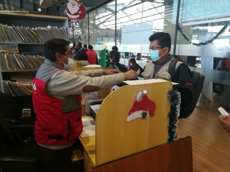 El Alto: Cobro con descuento del 20% por impuestos a inmuebles y vehículos