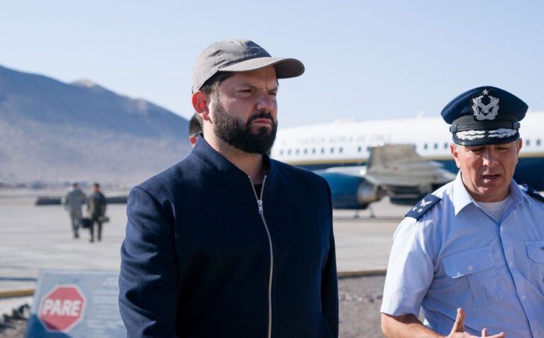 En la frontera con Bolivia: Boric advierte con hacer la ‘vida imposible’ a quienes ingresen a delinquir a Chile