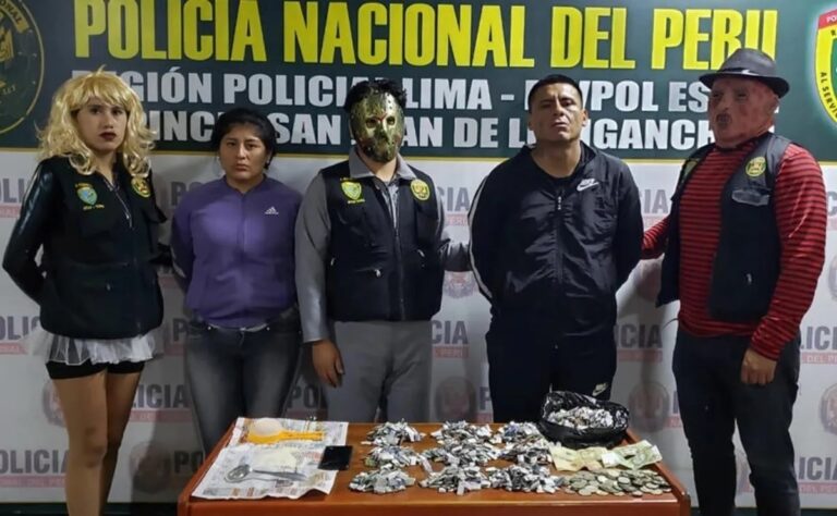 Perú: Policías con disfraces de Halloween detienen a vendedores de droga