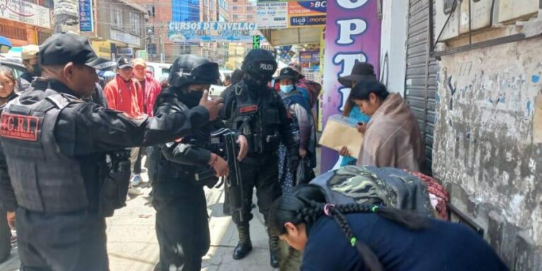 Robo de celulares en El Alto son frecuentes en zonas comerciales