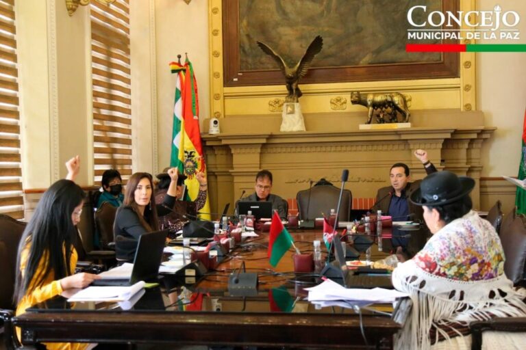 Sobre destitución de ocho funcionarios: Justicia ordena al Alcalde Iván Arias cumplir con la ley de Fiscalización 499