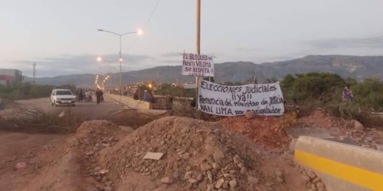 Cochabamba continua con 8 puntos de bloqueo en diferentes sectores