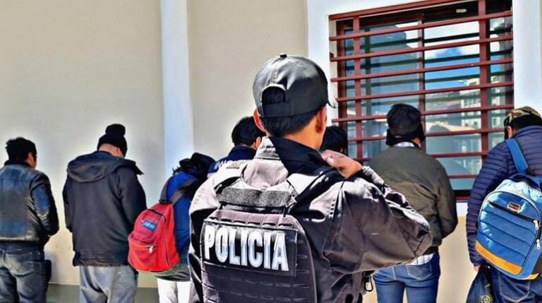 Confirman la expulsión de 40 extranjeros ilegales en Bolivia