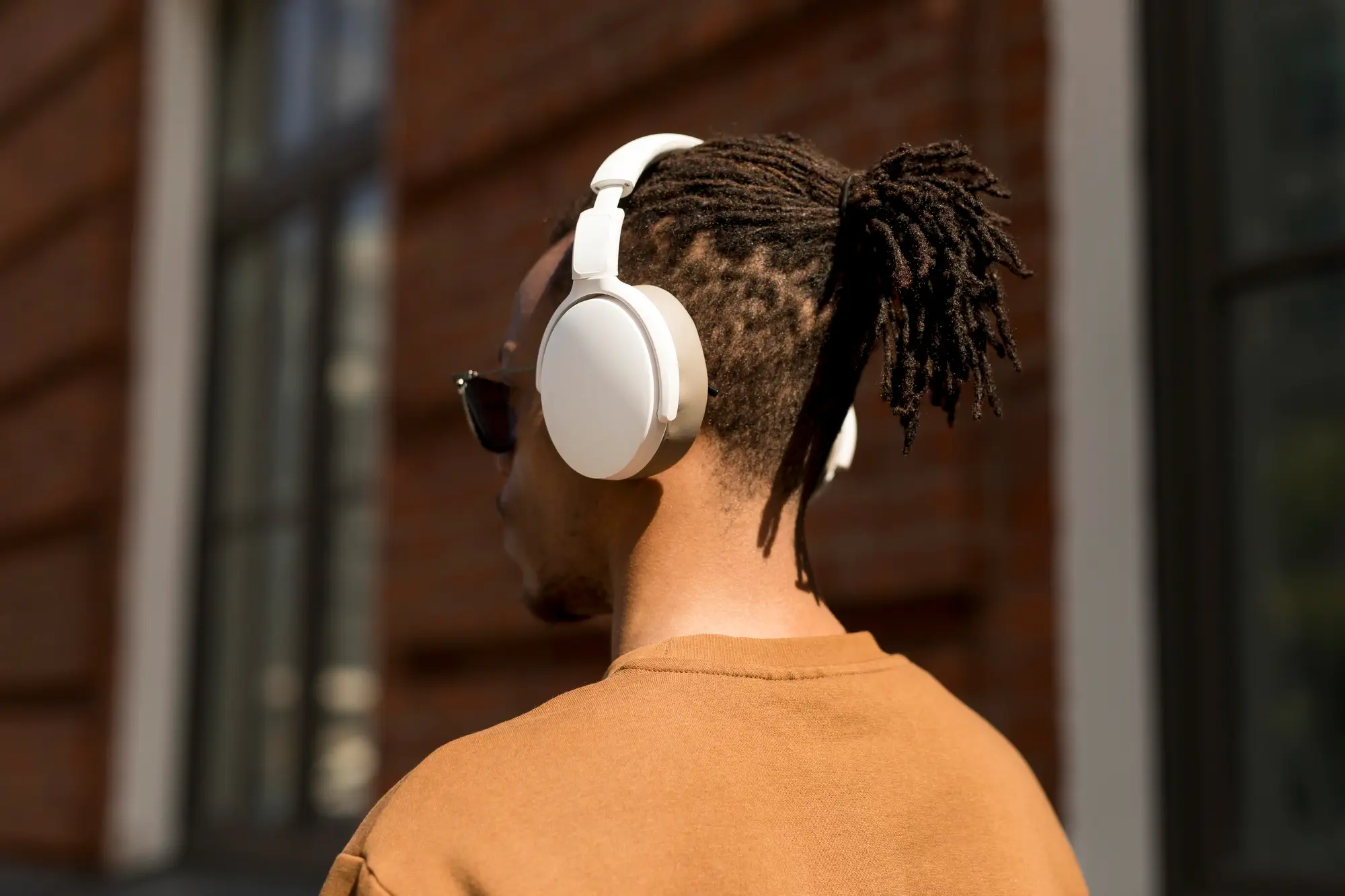 Modern Headphones Blend Advanced Technology with Immersive Sound